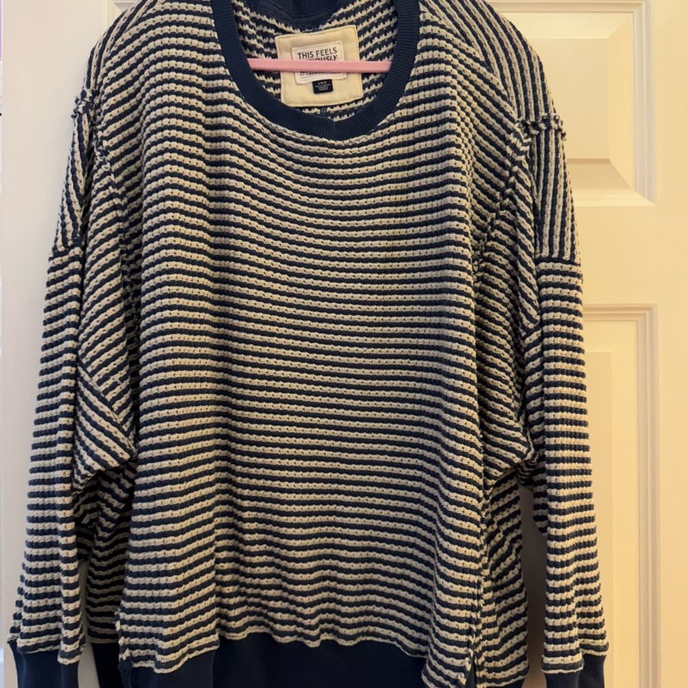 American Eagle Navy and White Waffle Sweatshirt